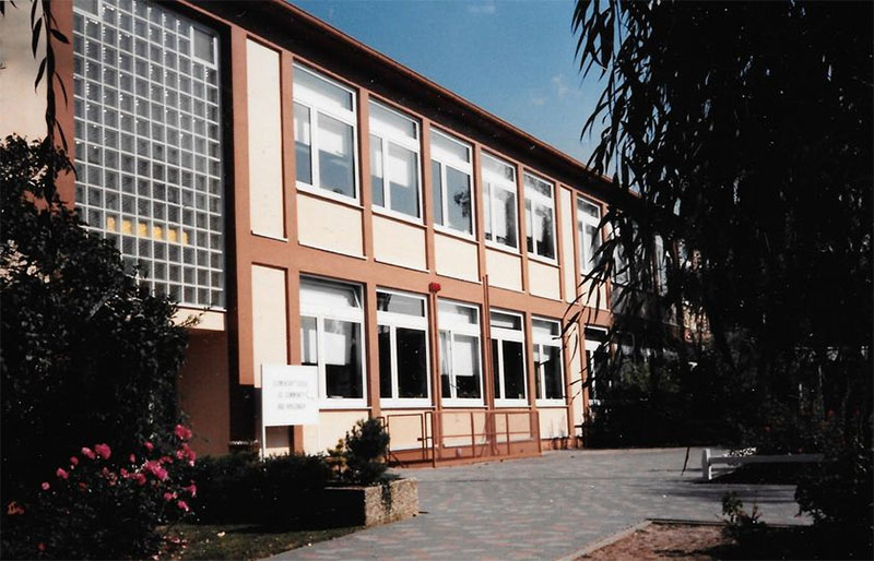 Exterior photo of Bad Kreuznach Elementary School